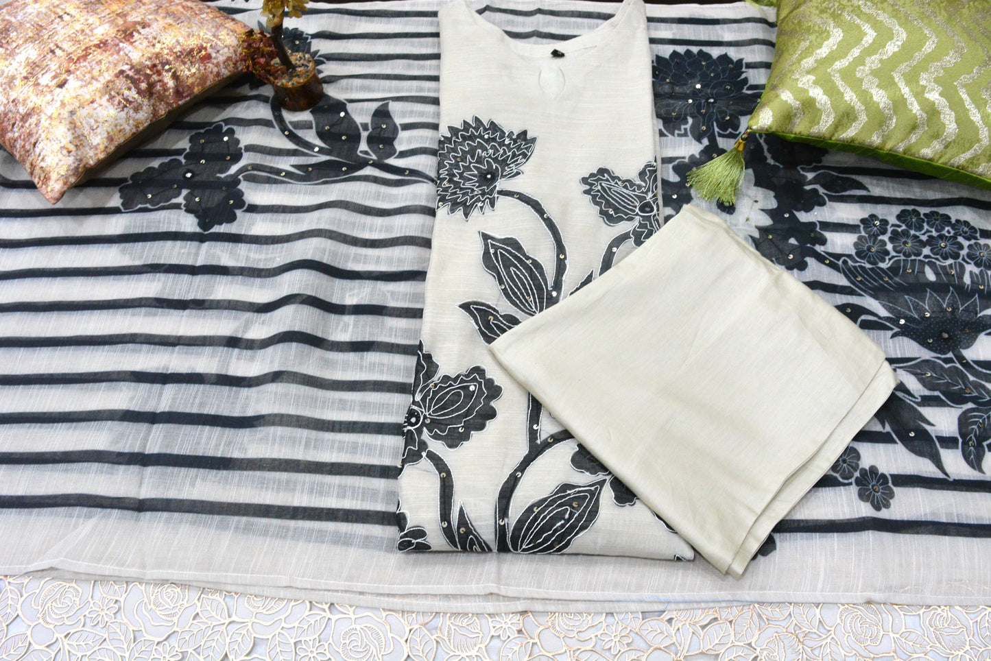 Linen Stitched Suit With Flower Print